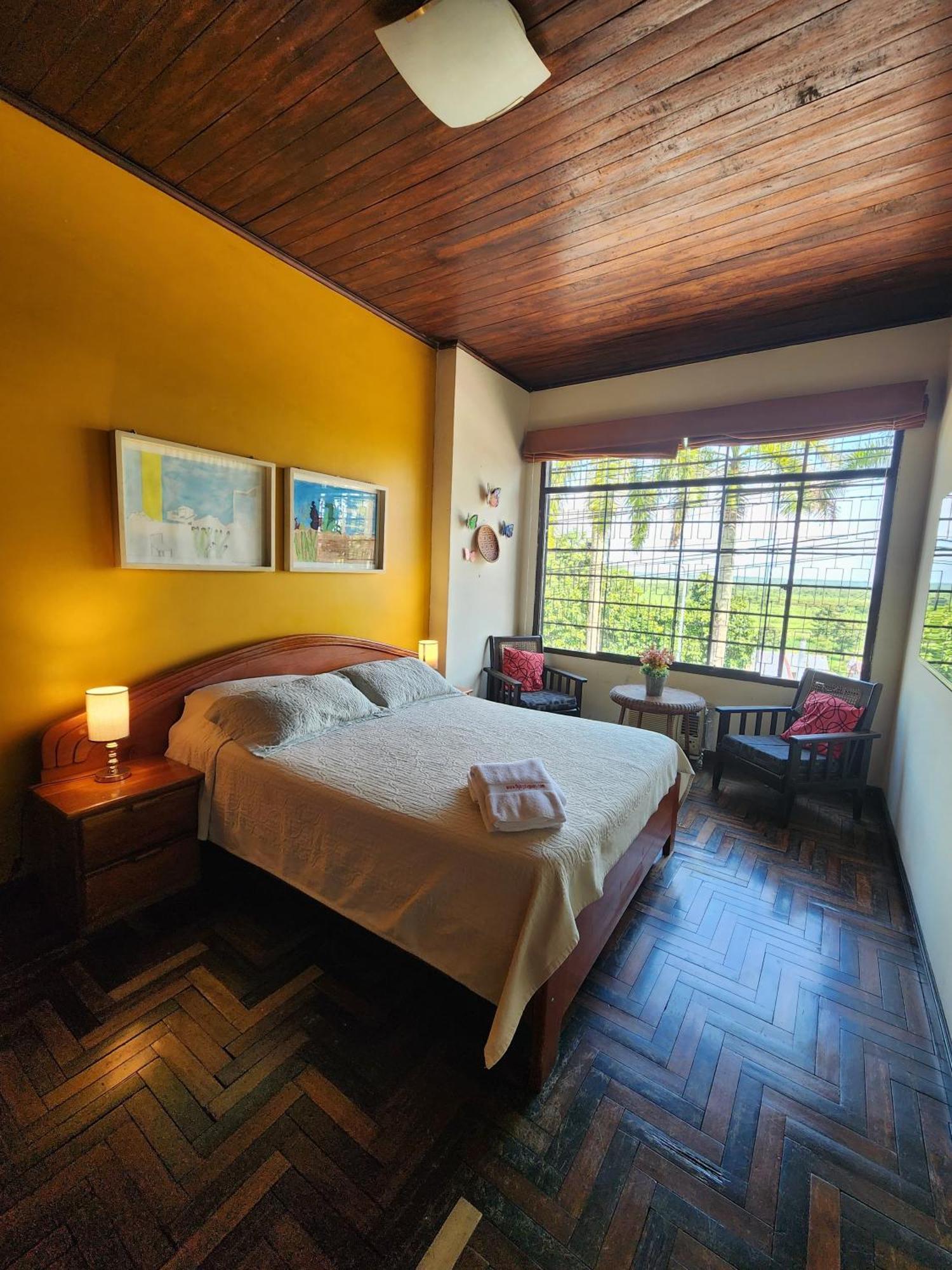 Flying Dog Hostel Iquitos Exterior foto